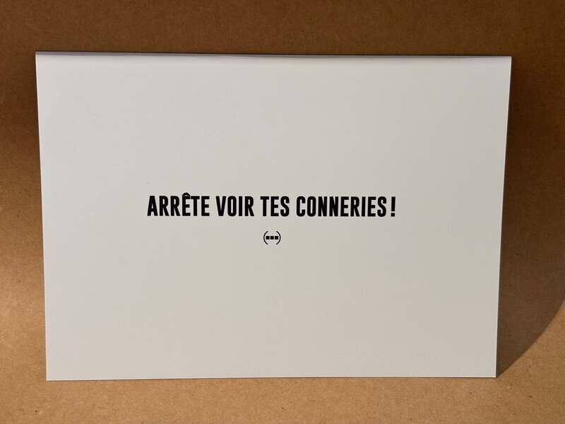 Carte postale Particules - ARRÊTE VOIR TES CONNERIES !