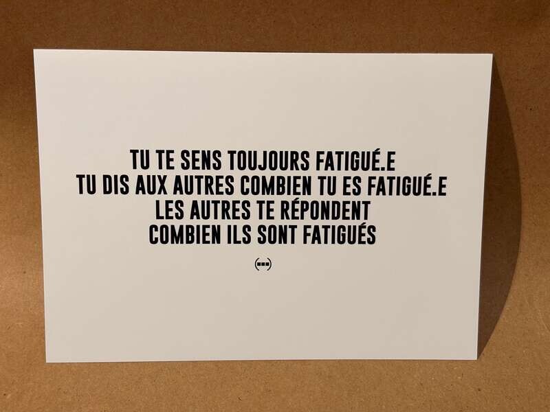 Carte postale Particules - TU TE SENS TOUJOURS FATIGUÉ.E
