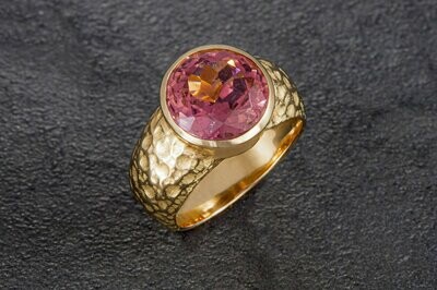 Ring 1 Turmalin pinkfarbend in 18kt. Gelbgold