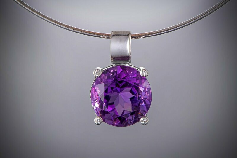 Echter runder Amethyst in 750er Weißgold Echter runder Amethyst in 750er Weißgold