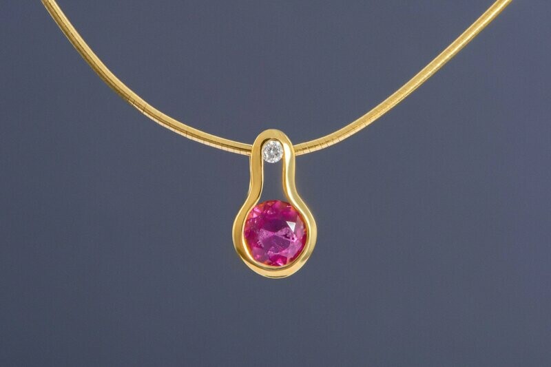 Anhänger 1 Turmalin, 1 Brillant in 18kt. Gelbgold Anhänger 1 Turmalin, 1 Brillant in 18kt. Gelbgold