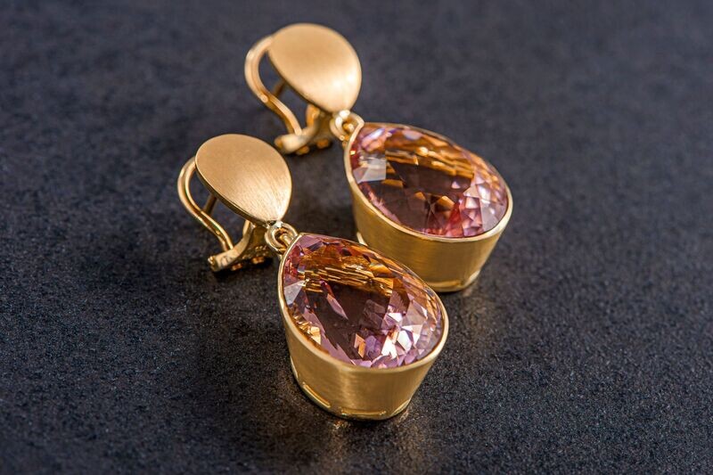 Ohrstecker mit Clips, 2 Rosaberylle (Morganite) in 18kt.Gelbgold gearbeitet (Ohrgehänge)