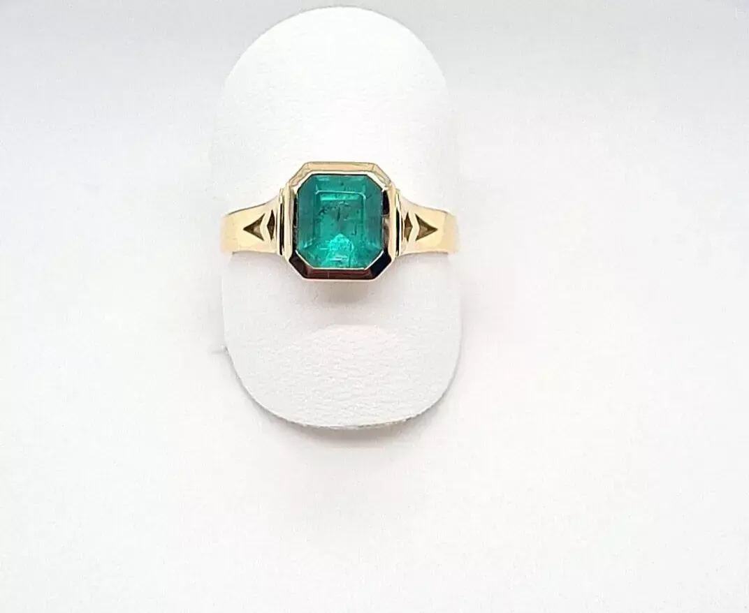 750er Gelbgold Ring mit einem Smaragd (Ringgröße Anpassbar)
