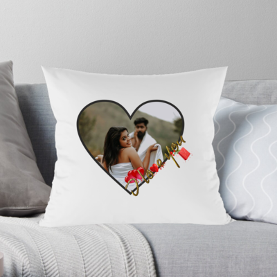 Pernă personalizată cu poză în formă de inimioară – print durabil și design romantic