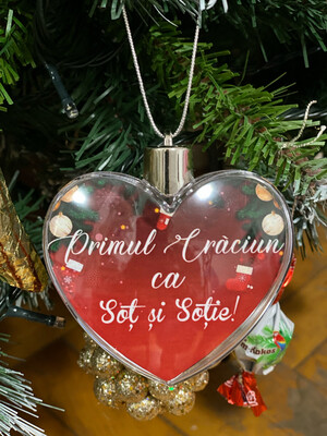 Glob inimioara cu text &quot;Primul Craciun Ca Sot Si Sotie&quot;