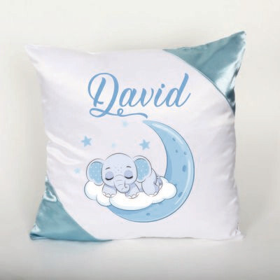 Pernă personalizată pentru băiețel cu nume – colțuri albastre