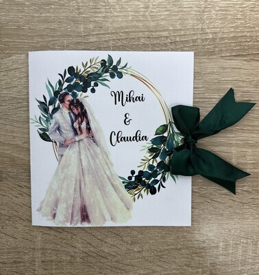 Invitație de nuntă personalizată cu fotografia mirilor – carton mat, fundiță verde elegantă 2346