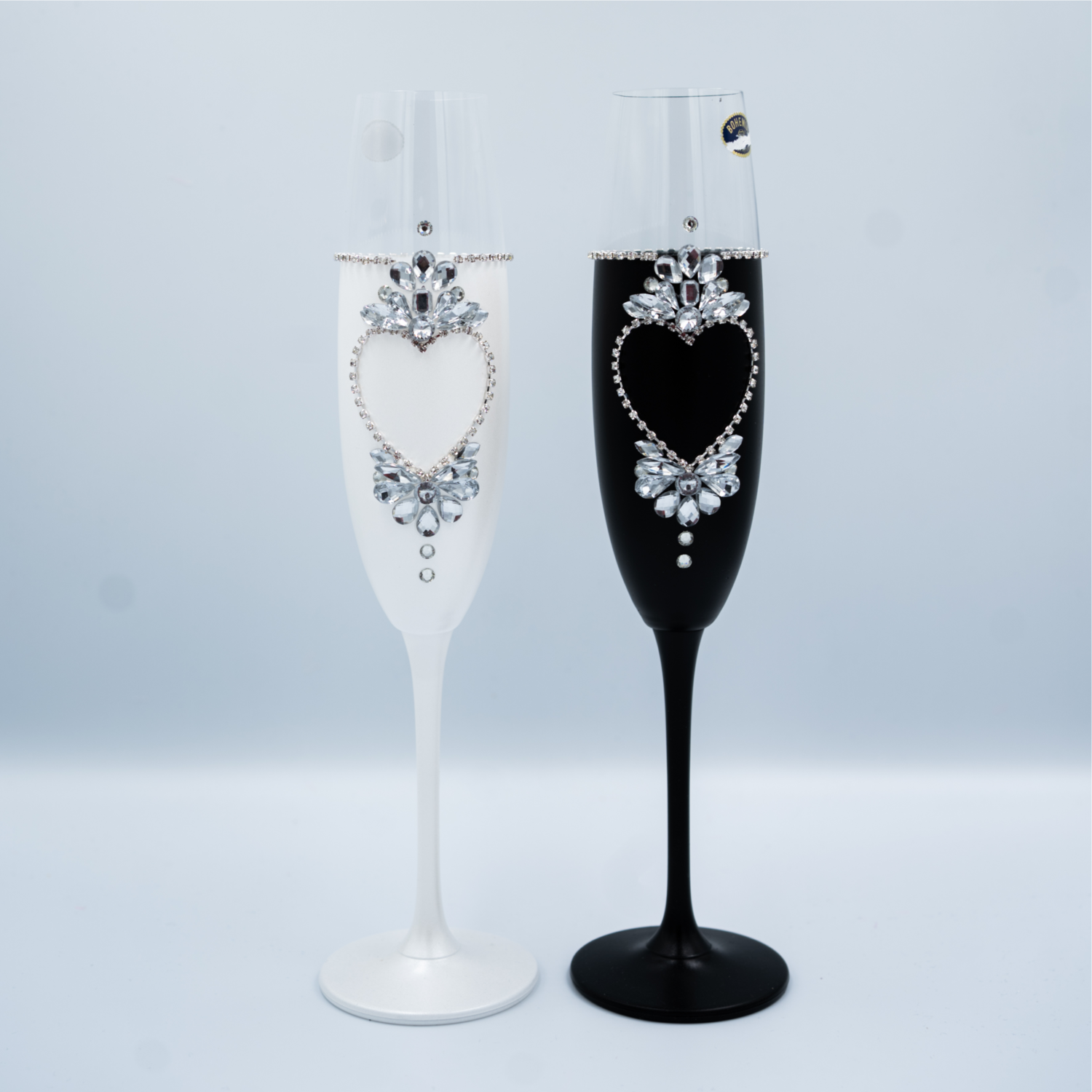 Set Pahare Nuntă Personalizabile „Cristal Heart” – Alb &amp; Negru cu Cristale