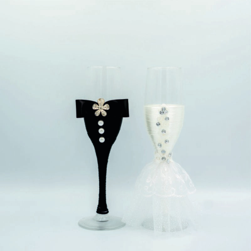 Set Pahare Miri – Design Mire &amp; Mireasă cu Decor Vestimentar Elegant