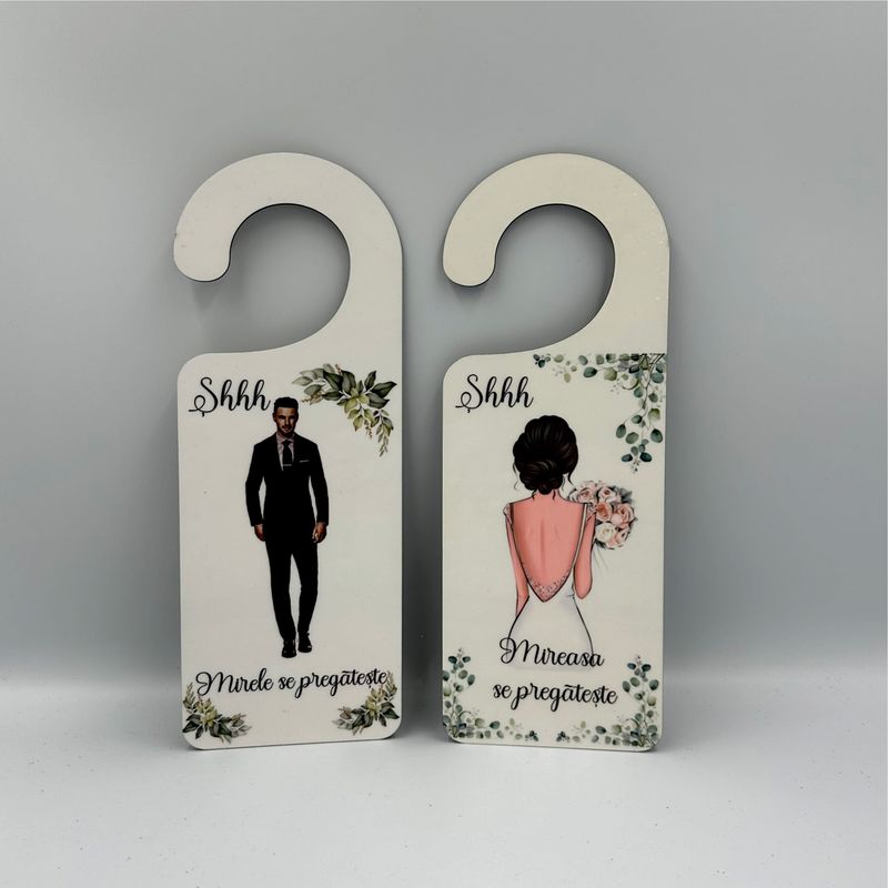 Set Agățătoare Ușă „Mirele și Mireasa se Pregătesc” – Model 1