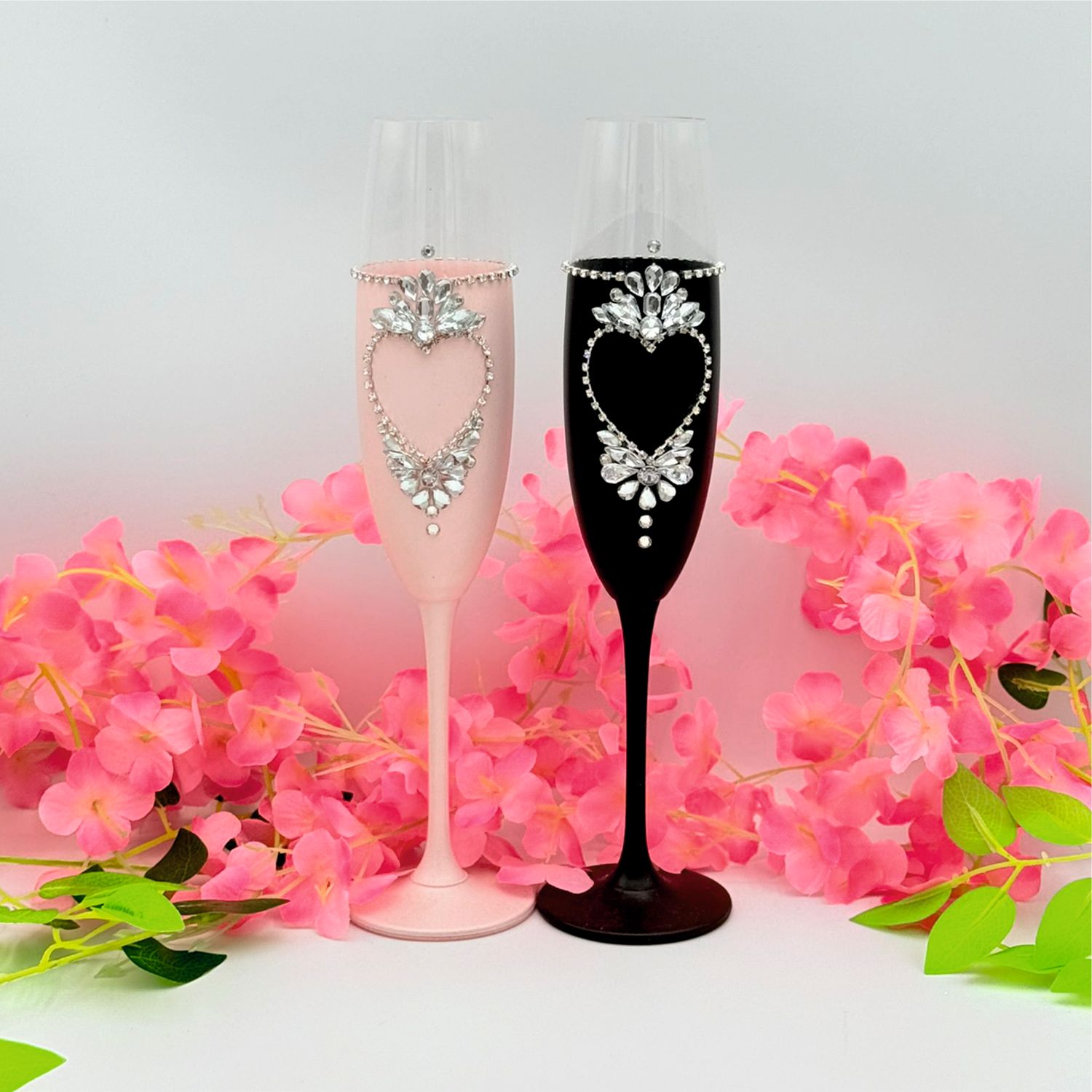 Set Pahare Nuntă „Cristal Heart” – Roz &amp; Negru, Aplicații Bijuterie