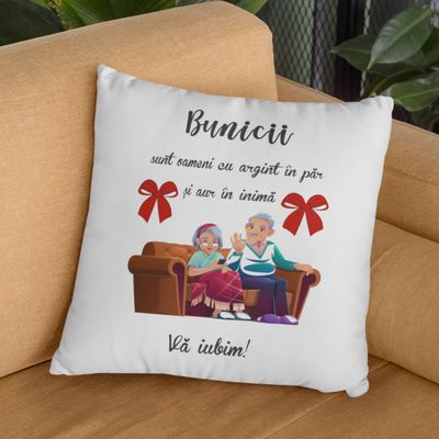 Pernă personalizată cu mesaj pentru bunici – „Argint în păr, aur în inimă” | Cadou de suflet