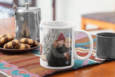Cană de iarnă personalizată cu poză &amp; mesaj – fulgi de zăpadă și motive sarbatori