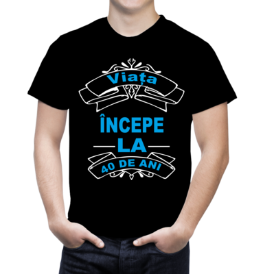 Tricou personalizat „Viața începe la X ani” – bumbac 100%, cu design modern și mesaj motivațional