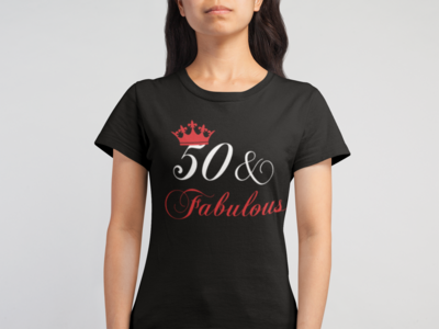 Tricou aniversar „50 &amp; Fabulous” – bumbac 100%, mesaj elegant cu coroană