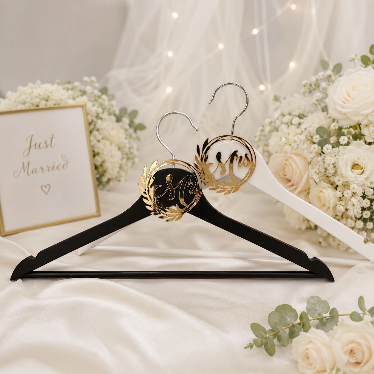 Set Umerașe Nuntă „Mr &amp; Mrs” – Negru și Alb cu Accente Aurii oglinda