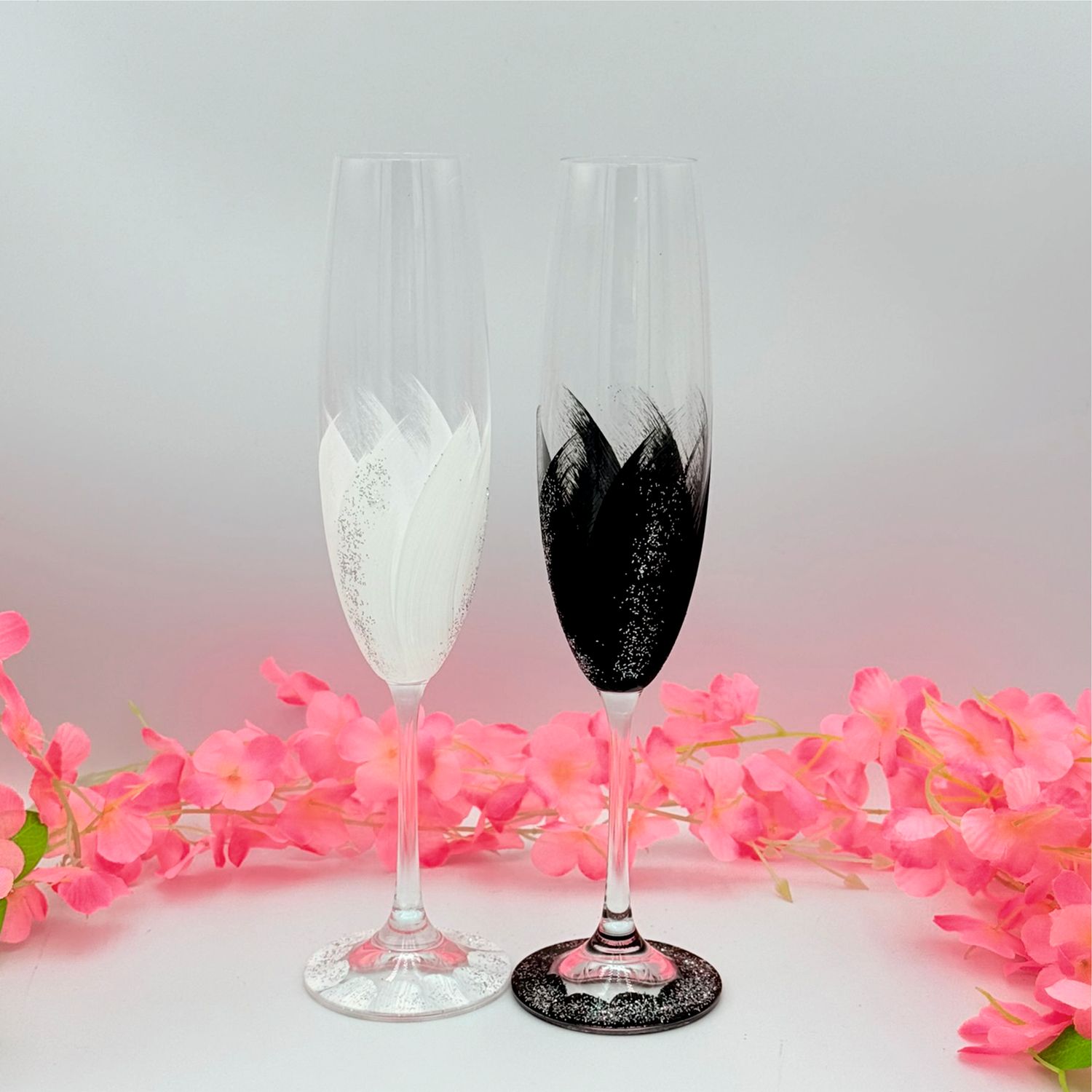Set Pahare Nuntă pentru Mire și Mireasă – Alb &amp; Negru