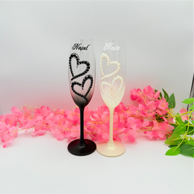 Set Pahare Nuntă pentru Nași – Decor Crem &amp; Negru cu Inimi