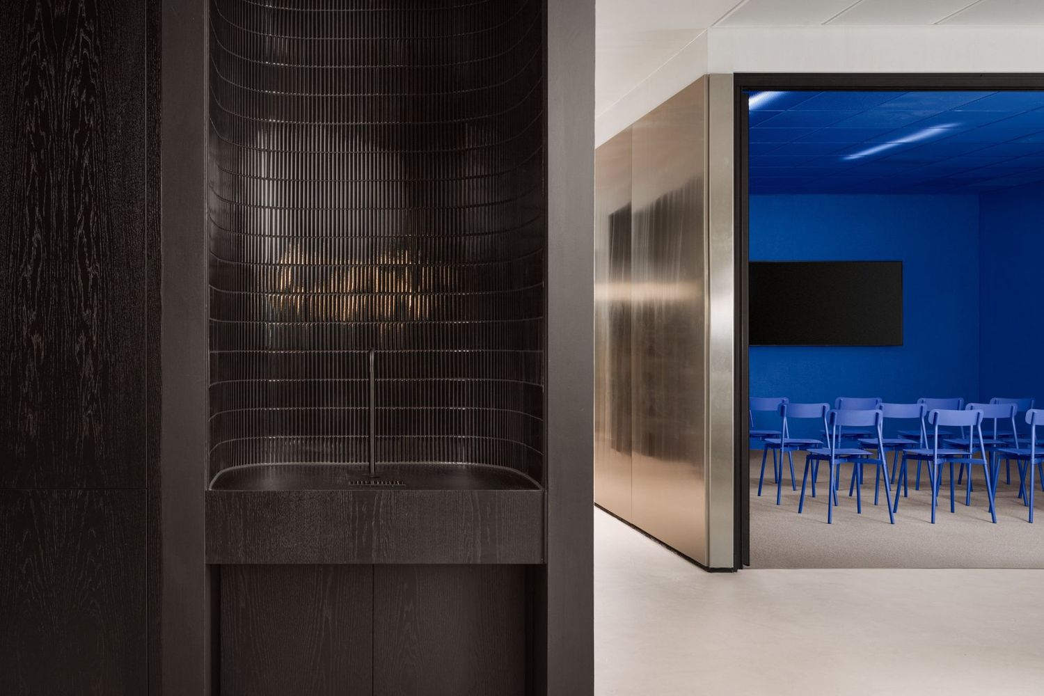 Kit Kat Oslo Mini Black Gloss Mosaic Tile
