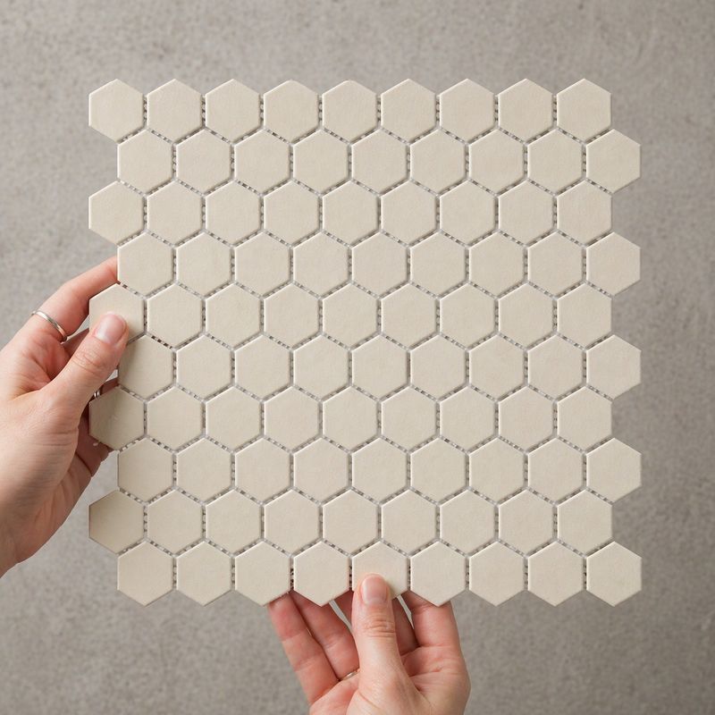 City Hex Off White 23x26mm Matt R11 Mosaic