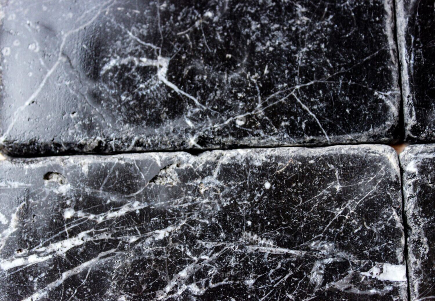 Archi.stone Thoros Black Tumbled