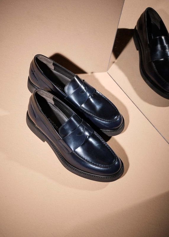 BARLEYCORN Sleek Moccasin Blue Leather