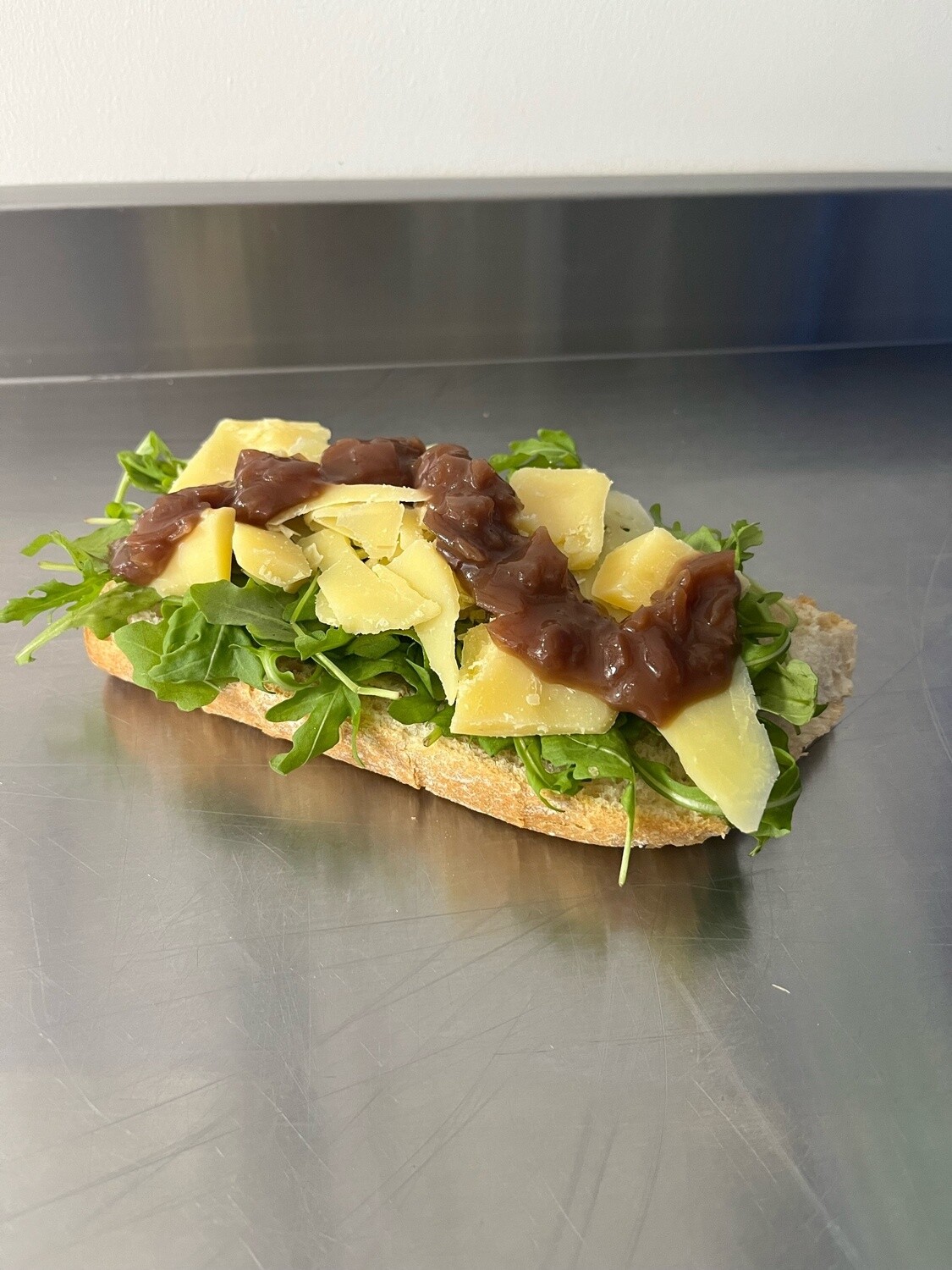 Vintage Cheddar, Red onion Chutney