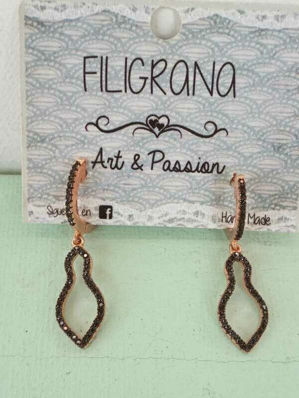 Colección Milan.  Pendientes en plata con baño en oro rosa y onix