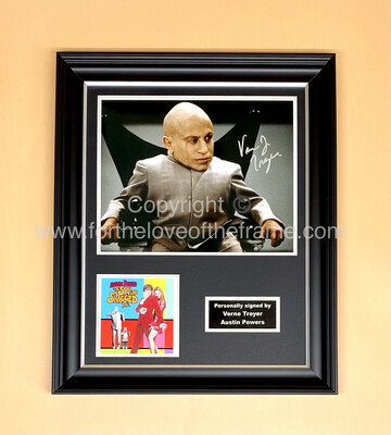 Verne Troyer Mini Me Stunning Hand Signed Iconic Austin Powers Movie Photo In Luxury Handmade Wooden Display & Certificate of Authenticity 