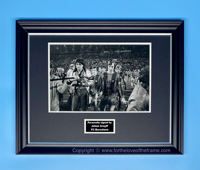 Johan Cruyff Stunning Hand Signed FC Barcelona Football Soccer Photograph in Luxury Handmade Wooden Display & Certificate of Authenticity AFTAL