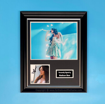 Madison Beer Signed Photo In Luxury Handmade Wooden Frame & AFTAL Member Certificate Of Authenticity Music Autograph Memorabilia Poster