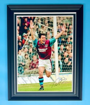Tony Cottee Signed Photo In Luxury Handmade Wooden Frame & AFTAL Member Certificate Of Authenticity Autograph Football Soccer Memorabilia West Ham Poster