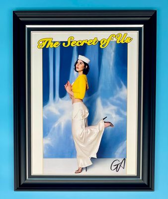 Gracie Abrams Signed Photo In Luxury Handmade Wooden Frame & AFTAL Member Certificate Of Authenticity Autograph Music Memorabilia The Secret Of Us Poster
