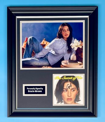 Gracie Abrams Signed Photo In Luxury Handmade Wooden Frame & AFTAL Member Certificate Of Authenticity Autograph Music Memorabilia The Secret Of Us Poster