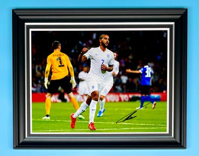 Theo Walcott Signed Photo In Luxury Handmade Wooden Frame & AFTAL Member Certificate Of Authenticity Autograph Football Soccer Memorabilia England Poster