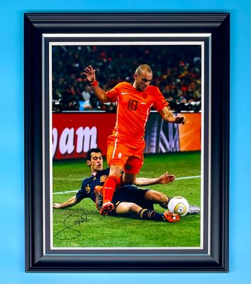 Sergio Busquets Signed Photo In Luxury Handmade Wooden Frame & AFTAL Member Certificate Of Authenticity Autograph Football Soccer Memorabilia Spain Poster
