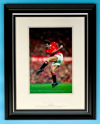 Bryan Robson Signed Photo In Luxury Handmade Wooden Frame & AFTAL Member Certificate Of Authenticity Football Soccer Memorabilia Autograph Manchester United Poster