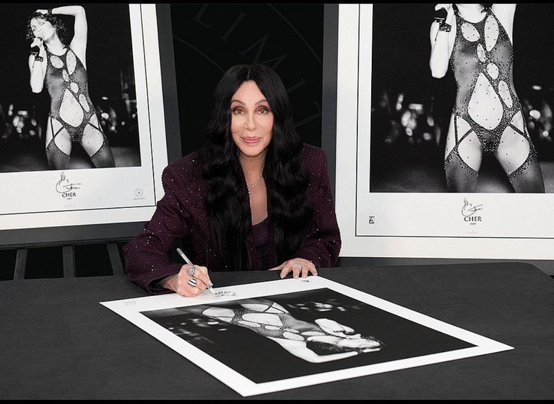 CHER (1989) - HAND SIGNED - LIMITED & NUMBERED EDITION - LARGE FINE ART PRINT (Unframed) & AFTAL Member Certificate Of Authenticity Autographed Music Memorabilia