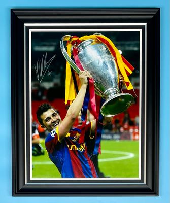 David Villa Signed Photo In Luxury Handmade Wooden Frame & AFTAL Member Certificate Of Authenticity Football Soccer Memorabilia Autograph Barcelona Poster