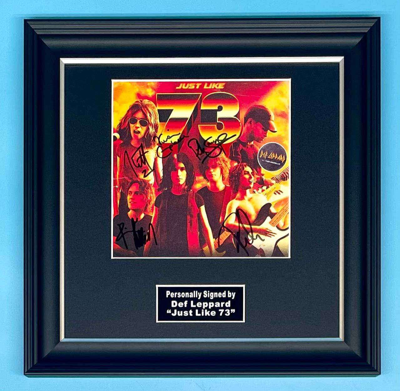 Def Leppard Signed Photo In Luxury Handmade Wooden Frame & AFTAL Member Certificate Of Authenticity Music Memorabilia Autograph Just Like 73 Poster