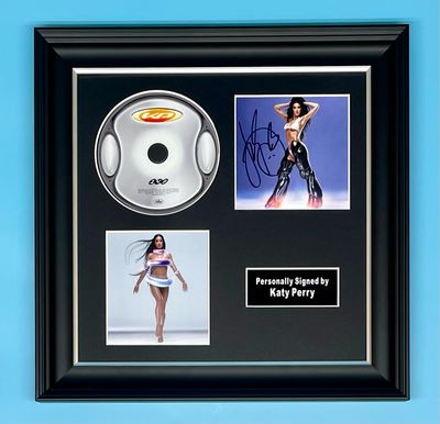 Katy Perry Signed Photo & CD In Luxury Handmade Wooden Frame & AFTAL Member Certificate Of Authenticity Music Memorabilia Autograph 143 Poster