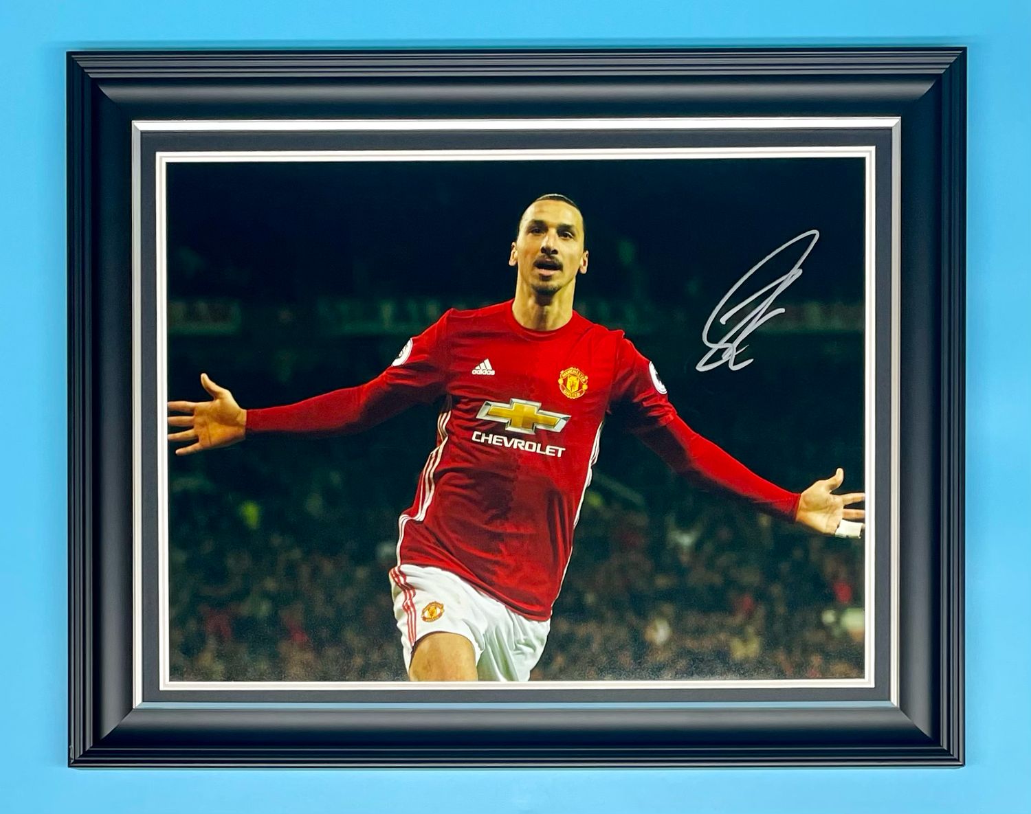 Zlatan Ibrahimovic Signed Photo In Luxury Handmade Wooden Frame & AFTAL Member Certificate Of Authenticity Manchester United Poster Football Soccer Memorabilia Autograph