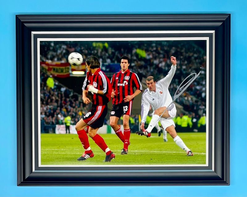 Zinedine Zidane Signed Photo In Luxury Handmade Wooden Frame & AFTAL Member Certificate Of Authenticity Real Madrid Poster Football Soccer Memorabilia Autograph