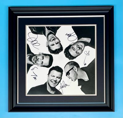 New Kids On The Block Signed Photo In Luxury Handmade Wooden Frame & AFTAL Member Certificate Of Authenticity Music Memorabilia Autograph Poster