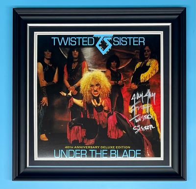 Jay Jay French (Twisted Sister) Hand Signed Photo In Luxury Handmade Wooden Frame & AFTAL Member Certificate Of Authenticity Under The Blade Poster Music Memorabilia Autograph