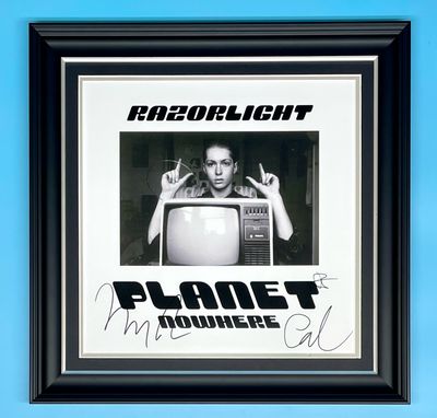 Razorlight Signed Photo In Luxury Handmade Wooden Frame & AFTAL Member Certificate Of Authenticity Planet Nowhere Poster Music Memorabilia Autograph