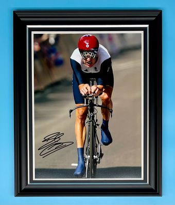 Bradley Wiggins Signed Photo In Luxury Handmade Wooden Frame & AFTAL Member Certificate Of Authenticity Cycling Memorabilia Autograph Poster