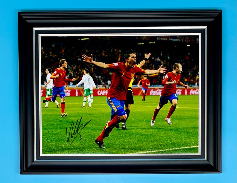 David Villa Signed Photo In Luxury Handmade Wooden Frame & AFTAL Member Certificate Of Authenticity Spain Poster Football Soccer Memorabilia Autograph
