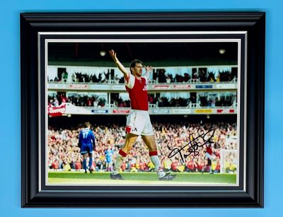 Tony Adams Signed Photo In Luxury Handmade Wooden Frame & AFTAL Member Certificate Of Authenticity Arsenal Poster Football Soccer Memorabilia Autograph