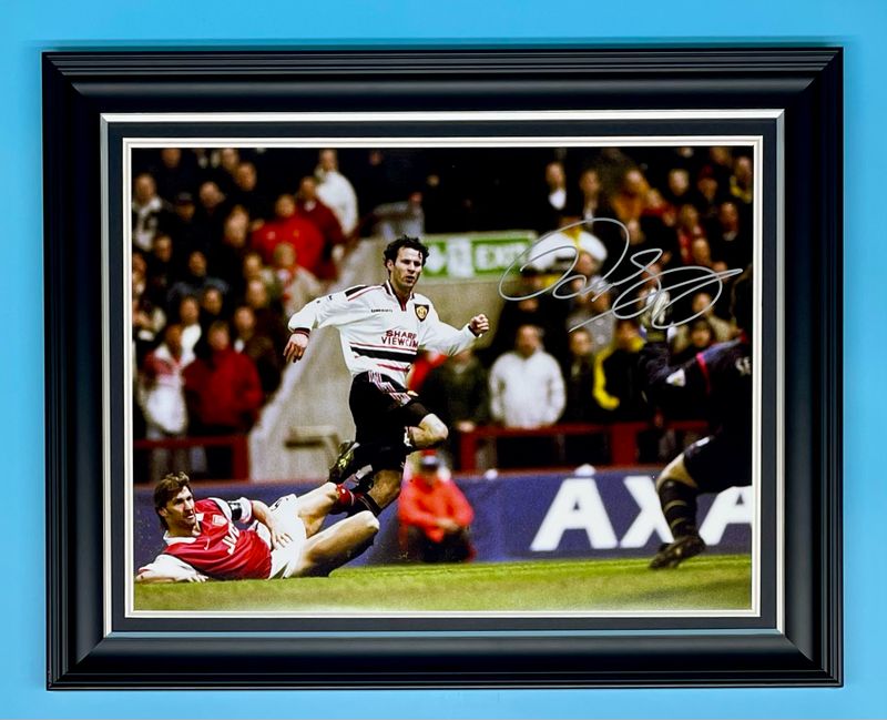Ryan Giggs Signed Photo In Luxury Handmade Wooden Frame & AFTAL Member Certificate Of Authenticity Manchester United Poster Football Soccer Memorabilia Autograph